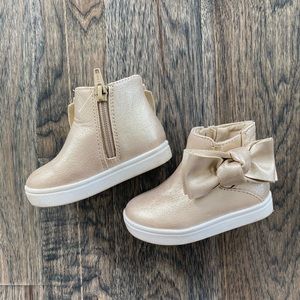 Cat & Jack Size 5 Gold Boots with bow